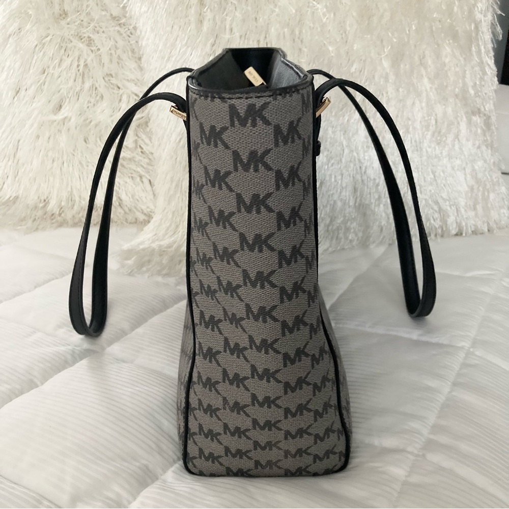 Michael Kors Jet Set Travel Tote - Picture 5 of 14
